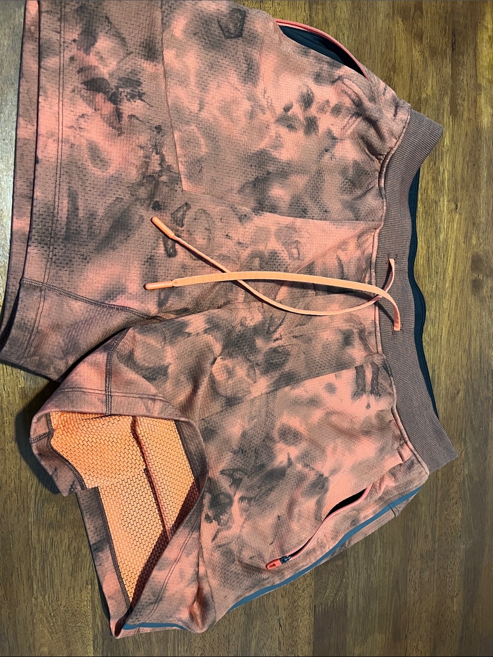 lululemon athletica Men's Tie-Dye Shorts - Coral/Charcoal 5in no liner